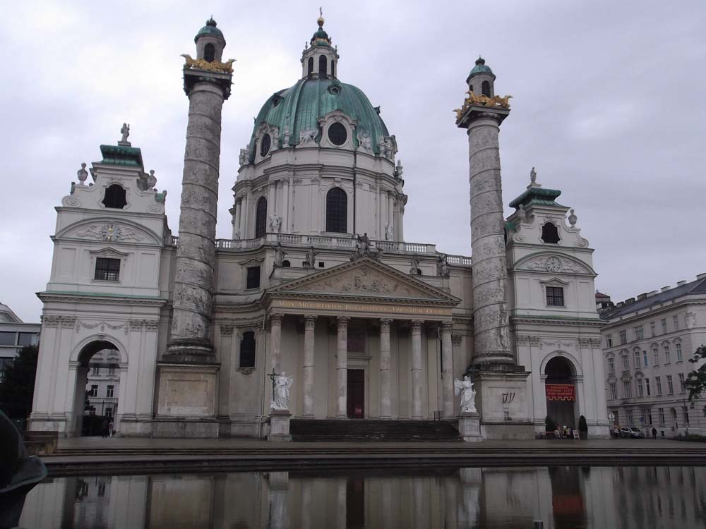Karlskirche Vienna - one of the most beautiful churches in the world - Bergundbahn.com